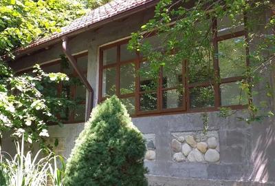 Casă cu Teren 1366 Mp în Central - 8