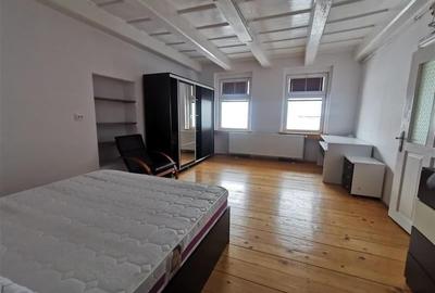 Apartament cu 2 camere la casa, cu curte si parcare, utilitati incluse, la 5 min - 6