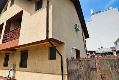 Duplex cu 4 camere cu Canalizare în Central - 3