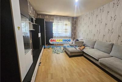 Apartament cu 3 camere decomandat în Micro 12