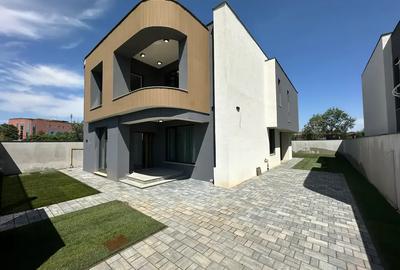 Casă cu 5 camere cu Canalizare în Central - 4