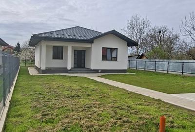 Casă individuală cu 2 camere cu Canalizare în Holboca - 1