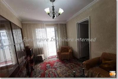 Apartament 3 camere de vanzare zona KM 4-5 - 2