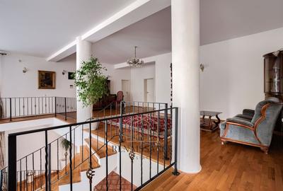 Timisoara - Girocului Vila 12 Camere 4 Bai | 497mp Utili 1373mp Teren - 34