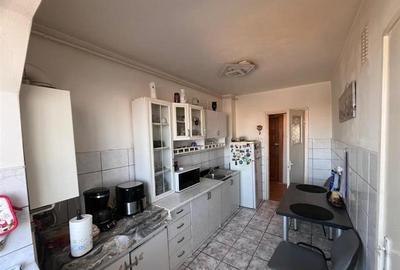 Apartament cu 3 camere decomandat în Astra - 2