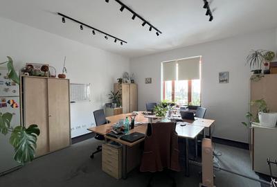 Casă individuală cu 10 camere cu Canalizare în Cotroceni - 1