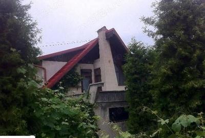 Casă cu 4 camere cu Teren 440 Mp în Central