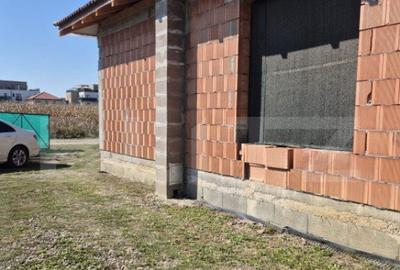 Casă cu 3 camere cu Teren 1500 Mp în Unirii - 9