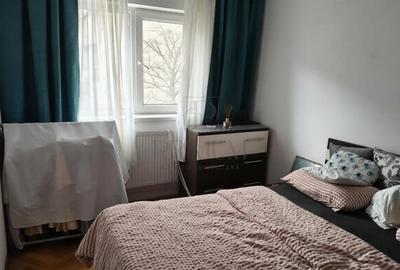 Apartament cu 3 camere semidecomandat în Lipovei