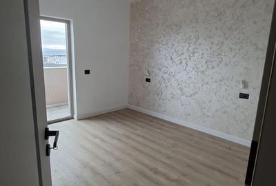 Casă cu 4 camere cu Teren 450 Mp în Rediu - 2