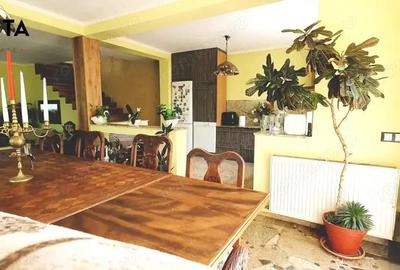 Casă cu 5 camere cu Teren 733 Mp în Luna - 2