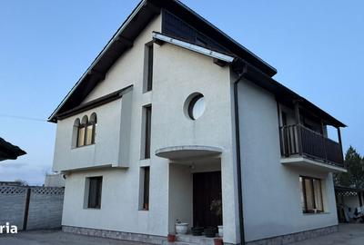 Casă cu 5 camere cu Teren 433 Mp în Central - 1