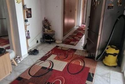 Apartament cu 3 camere decomandat, mobilat în Canta