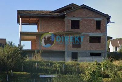 Casă cu 8 camere cu Teren 900 Mp în Central - 4