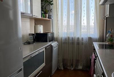 Apartament cu 3 camere în Romană