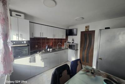 Apartament cu 4 camere decomandat în Central - 2