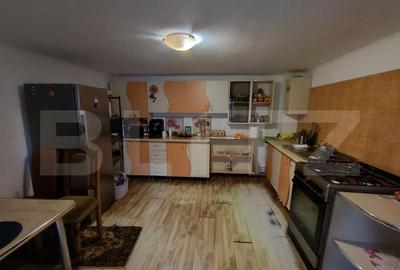 Casa cu 3 camere,baie, bucatarie,anexe.pivni?a teren 800 m - 9