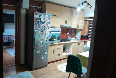 Apartament cu 3 camere decomandat în Obor