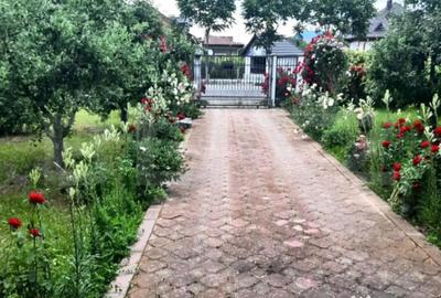 Casă cu 7 camere cu Teren 3000 Mp în Central