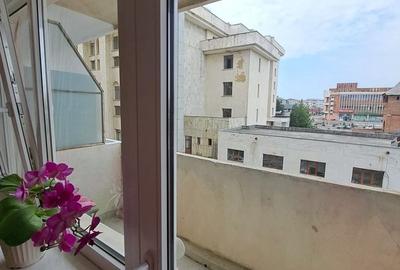 Apartament cu 3 camere decomandat în Micro 11