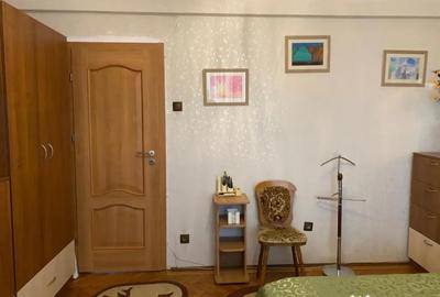 Apartament cu 3 camere decomandat în Capitale - 8