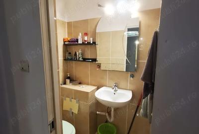 Vanda schimb apartament 3 camere, decomandat, 2 balcoane, 2 bai, 4 4 - 3