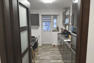 Apartament cu 4 camere decomandat în Popoveni