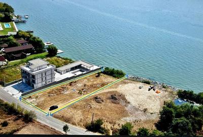 Spațiu comercial, în Eșelnița - 2