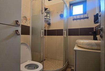 Casă cu 5 camere cu Canalizare în Central - 10