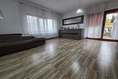 Vila cu 4 .camere 3. bai --249 mp utili - teren 881mp - 15