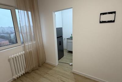 Garsonieră decomandată în Titan