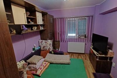 Apartament cu 3 camere decomandat în Călărași - 9