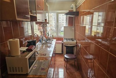 Apartament cu 3 camere nedecomandat în Micro III - 16