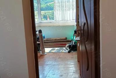 Apartament cu 3 camere decomandat în Micro II