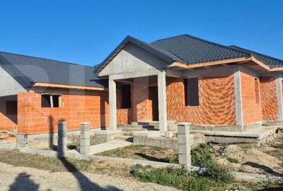 Casă cu 4 camere cu Teren 715 Mp în Mărtinești - 2