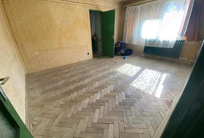 Apartament cu 3 camere semidecomandat în Central - 1
