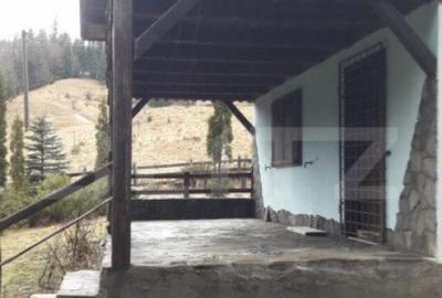 Casa de vacan?a in Piatra Fantanele + 4,5 arii teren - 4