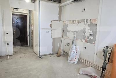 Garsonieră semidecomandată în Micro 14 - 2