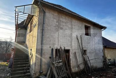 Casă cu 4 camere cu Teren 2500 Mp în Hurez - 2