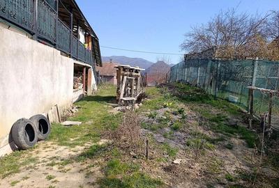 Casă cu 2 camere cu Teren 4500 Mp în Central - 9