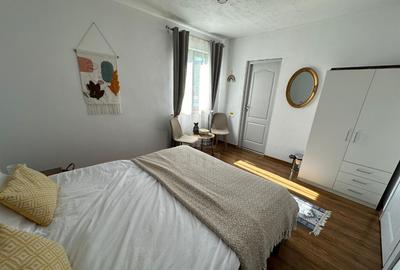 Casă cu 5 camere cu Teren 1090 Mp în Florești