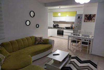 Apartament cu 2 camere decomandat în Tractorul