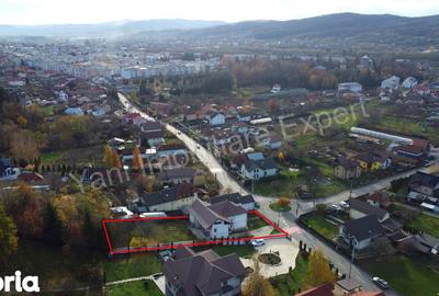 Casă cu 8 camere cu Teren 1500 Mp în Central - 10