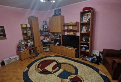 Apartament cu 3 camere decomandat, mobilat în Rahova