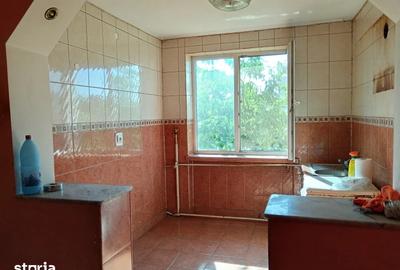 Apartament cu 3 camere semidecomandat în George Enescu