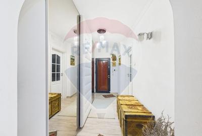 Apartament cu 4 camere semidecomandat, mobilat în 13 Septembrie - 4