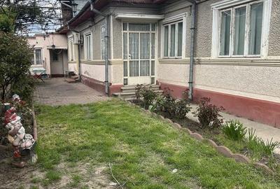 Casă cu 4 camere cu Teren 408 Mp în Central - 1