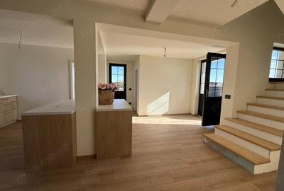 Casă cu 6 camere cu Teren 400 Mp în Moșnița Nouă