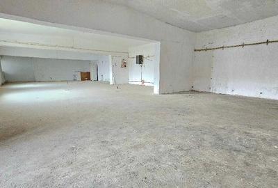 Spațiu comercial, de 230 mp, în Central - 3