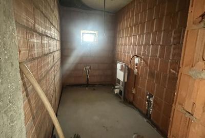 Casă cu 3 camere în Moșnița Nouă - 8